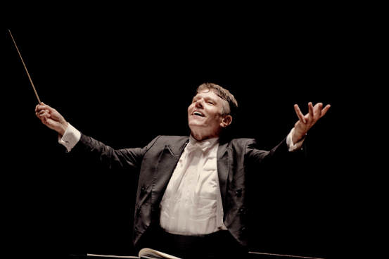 Mariss Jansons ;ed the Bavarian Radio Symphony Orchestra in music of Ligeti, Berg, and Brahms Sunday at Carnegie Hall.