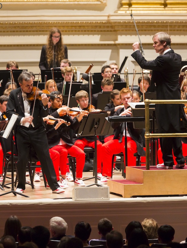 Gil Shaham performed Britten's Violin Concerto wh conductor David Robertson and the National Youth Orchestra of the USA Tuesday night at Carnegie Hall. Photo: Chris Lee