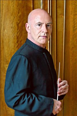Christoph Eschenbach led the VIenna Philharmonic in music of Schubert and Mahler Saturday night at Carnegie Hall.