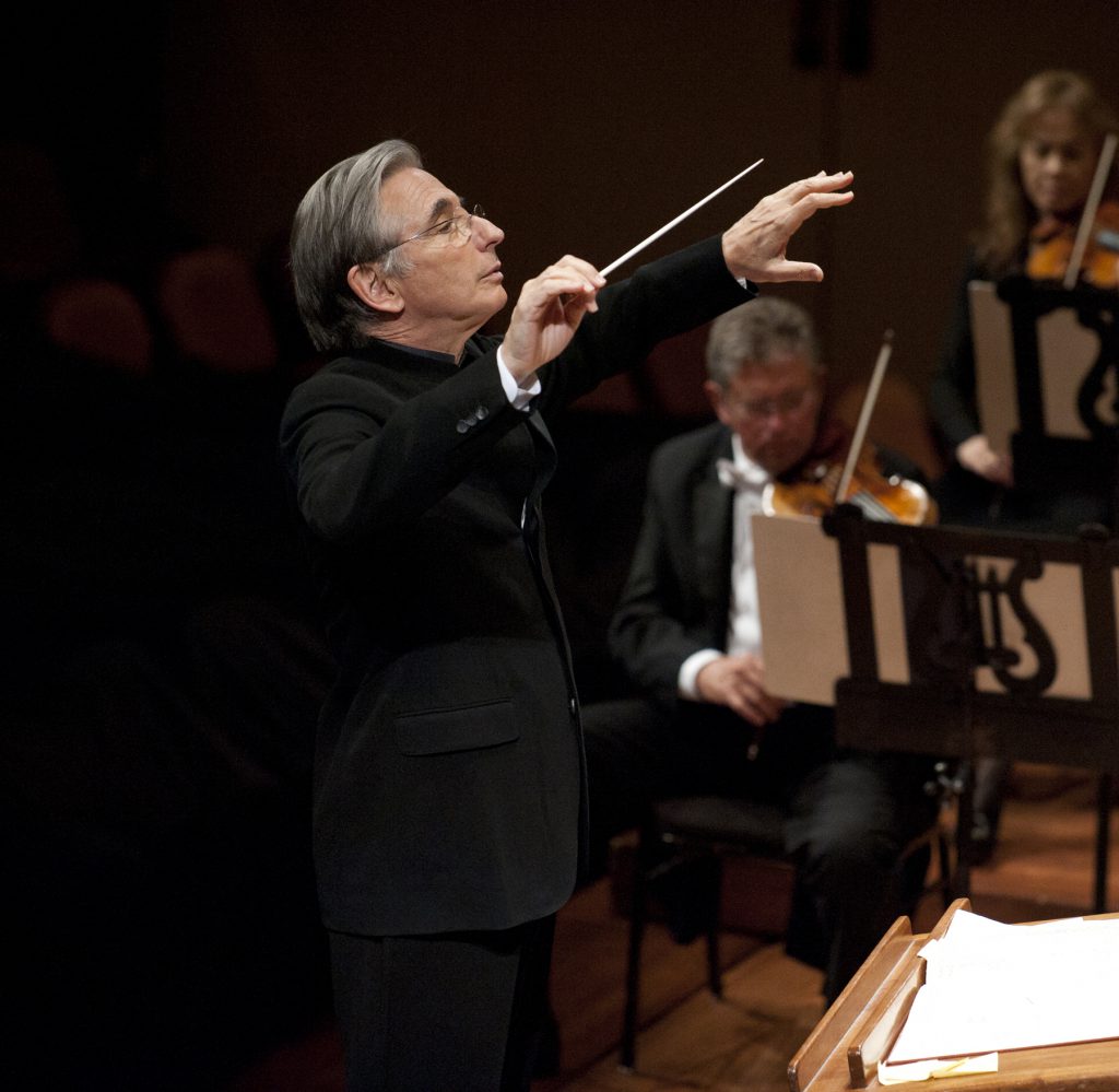 Michael Tilson Thomas conducted the San Francisco Symphony Saturday night at Carnegie Hall.