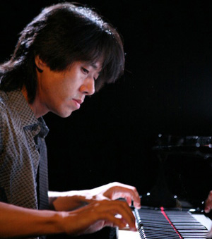 Taka Kigawa performed at the openieg concert of the Cutting Edge Music Festival Monday night at Symphony Space.