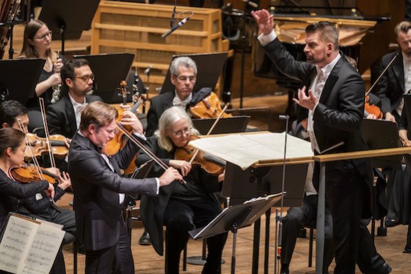 Renaud Capuçon performed Matthias Pintscher" mar'eh" with the composer conducting the New York Philharmonic Thursday night at David Geffen Hall. Photo: Chris Lee