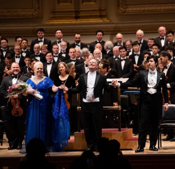xx and yy with Kent Tritle and the Oratorio Society of NY acknowledge applause following Monday night's performance of Sibelius's "Kullervo" at Carnegie Hall. Photo: Anna Yatskevich