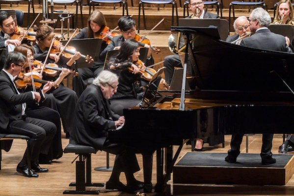 Richard Goode performed xxx with Manfred Honeck conducting the New York Philharmonic Wednesday night at David Geffen Hall. Photo: Chris Lee